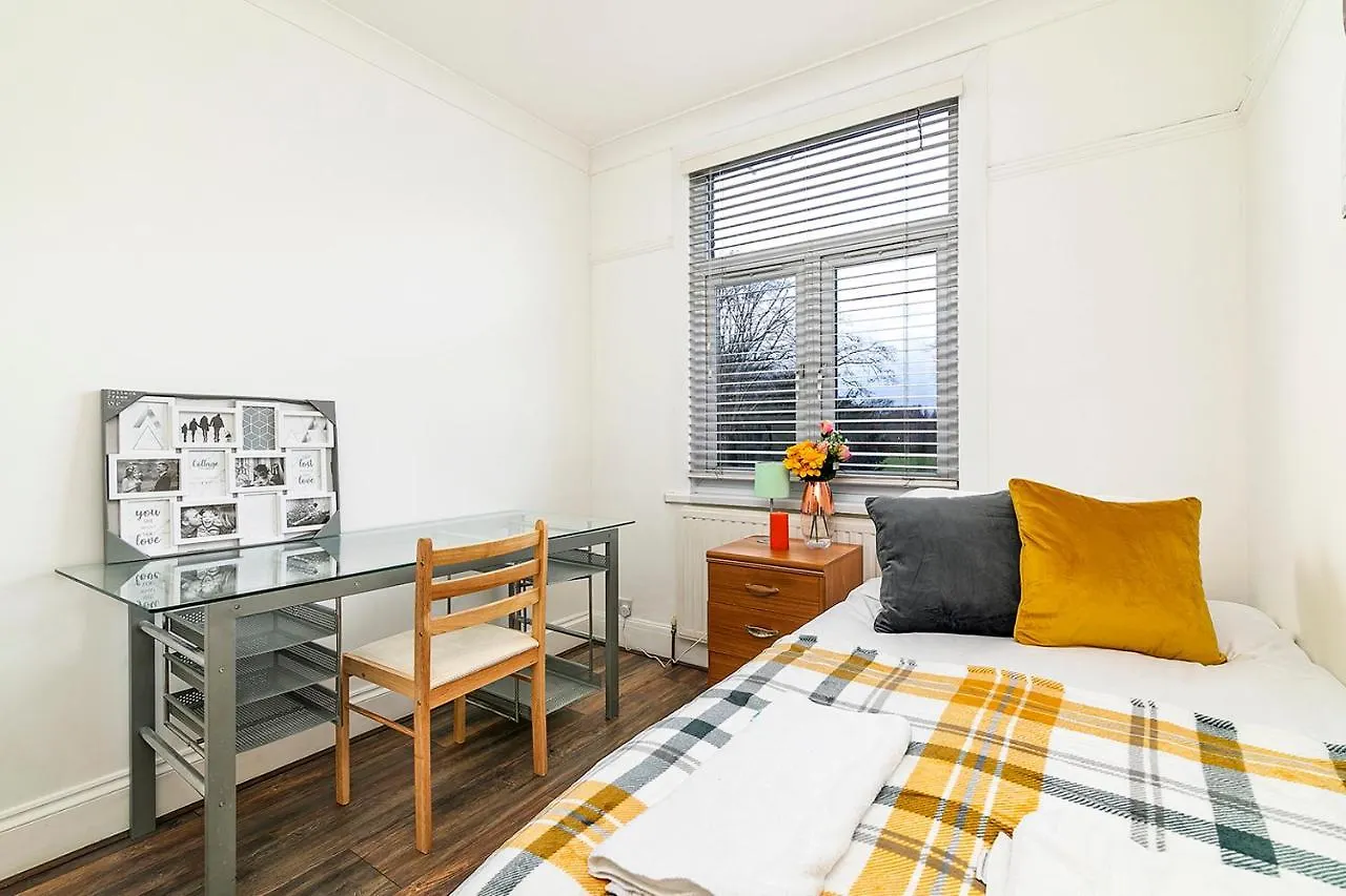 Holiday home Longbridge House Villa Barking
