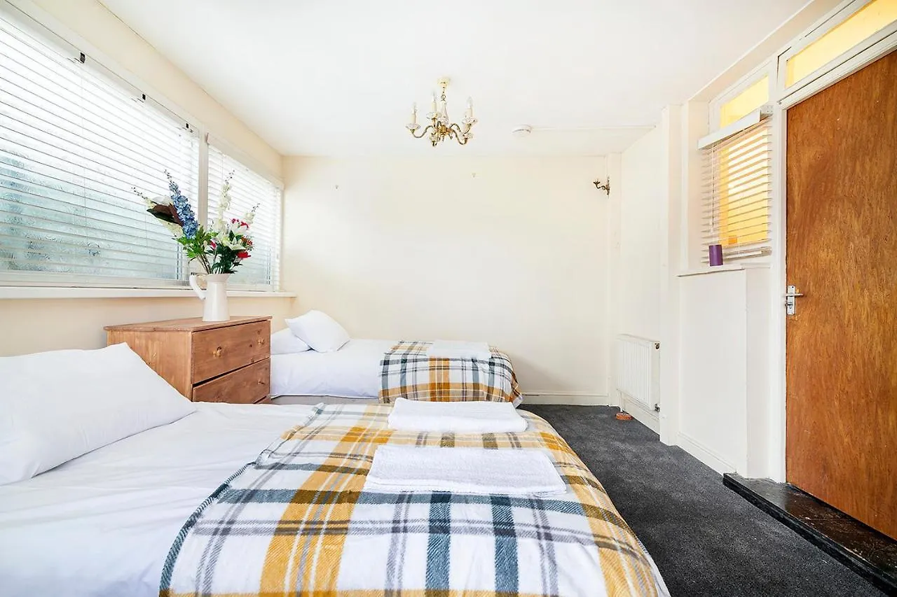 Longbridge House Villa Barking  United Kingdom