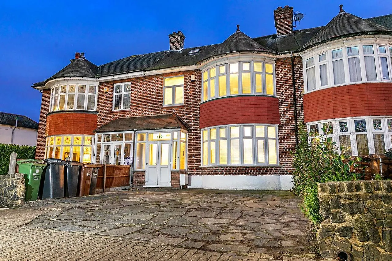 Holiday home Longbridge House Villa Barking