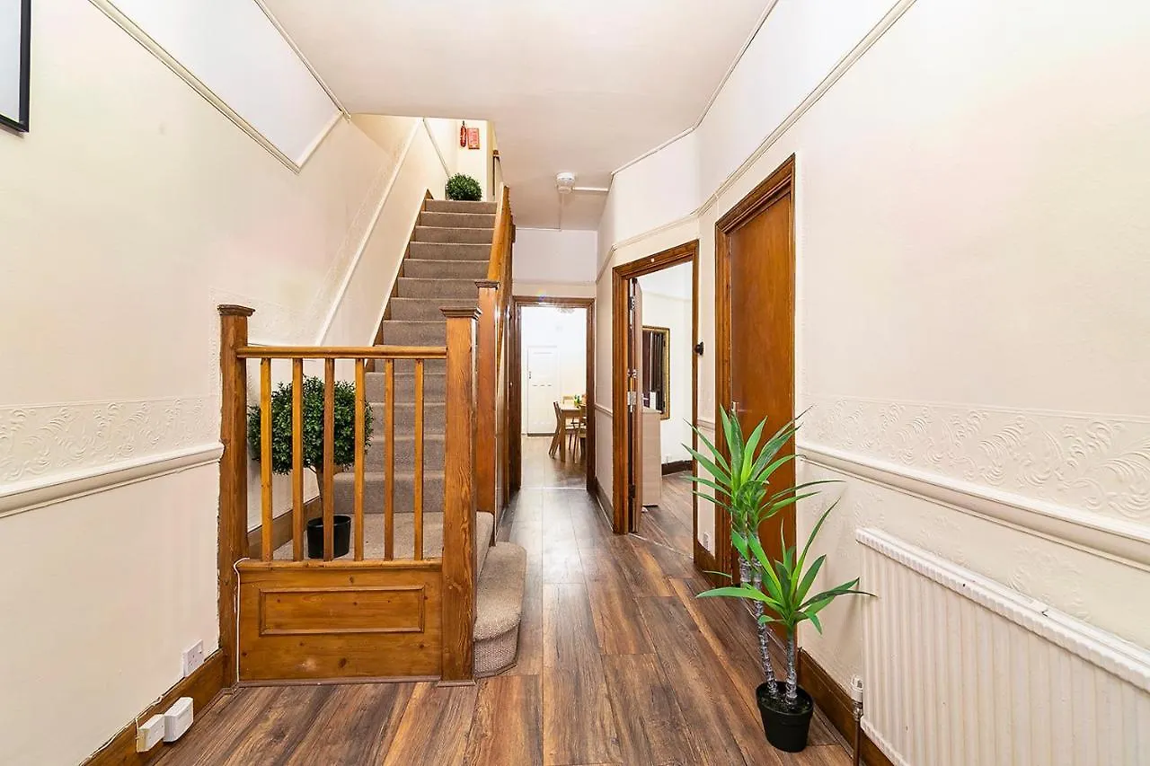 Longbridge House Villa Barking