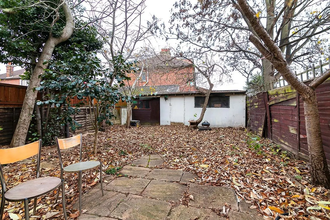 Longbridge House Villa Barking  Holiday home